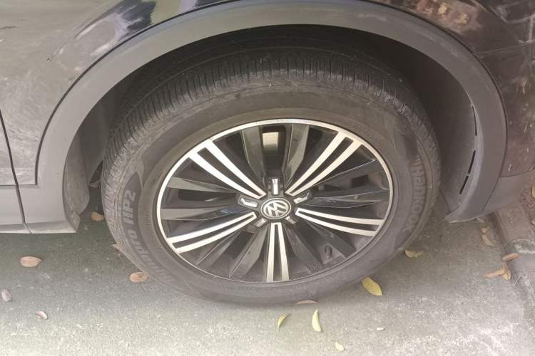 Used Volkswagen Tiguan L 2020 330TSI Automatic Two-Wheel Drive Panoramic Comfort Edition China VI Standard Right Front Wheel Hub