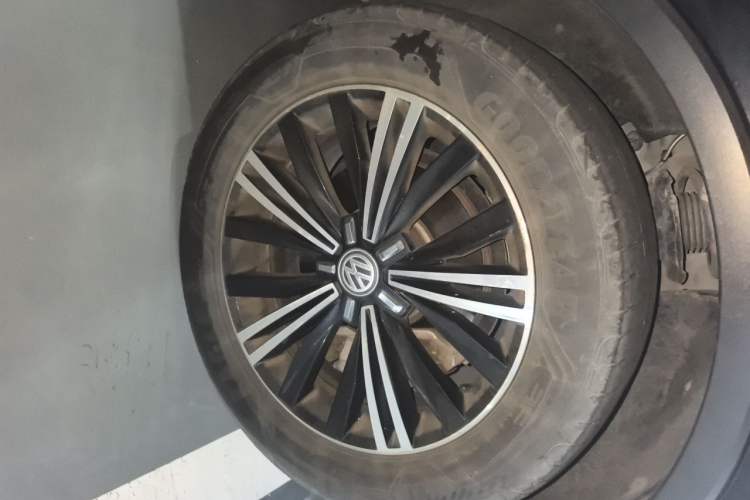 Used Volkswagen Tiguan L 2020 330TSI Automatic Two-Wheel Drive Panoramic Comfort Edition China VI Standard Right Front Wheel Hub