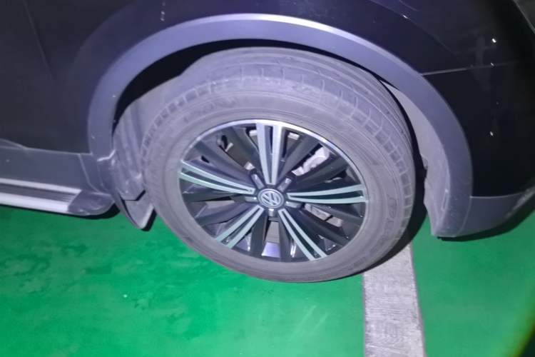 Used Volkswagen Tiguan L 2020 330TSI Automatic Two-Wheel Drive Luxury Edition China VI Standard Right Front Wheel Hub