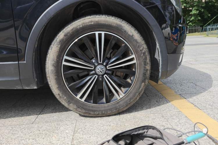 Used Volkswagen Tiguan L 2020 330TSI Automatic Two-Wheel Drive Panoramic Comfort Edition China VI Standard Right Front Wheel Hub