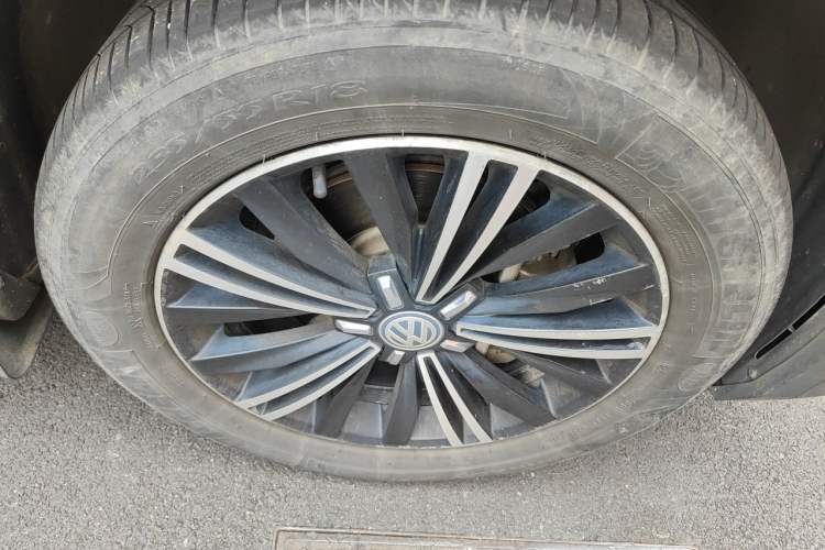 Used Volkswagen Tiguan L 2020 330TSI Automatic Two-Wheel Drive Panoramic Comfort Edition China VI Standard Right Front Wheel Hub