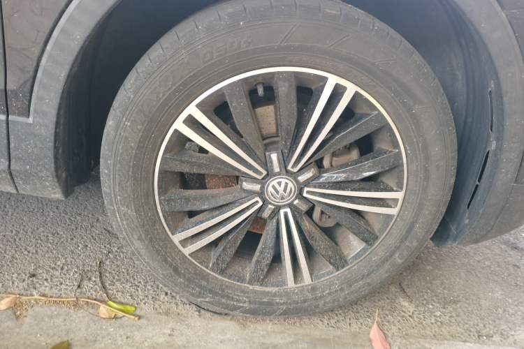Used Volkswagen Tiguan L 2020 330TSI Automatic Two-Wheel Drive Panoramic Comfort Edition China VI Standard Right Front Wheel Hub