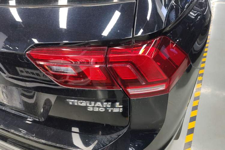 Used Volkswagen Tiguan L 2020 330TSI Automatic Two-Wheel Drive Panoramic Comfort Edition China VI Standard Right Rear Taillight