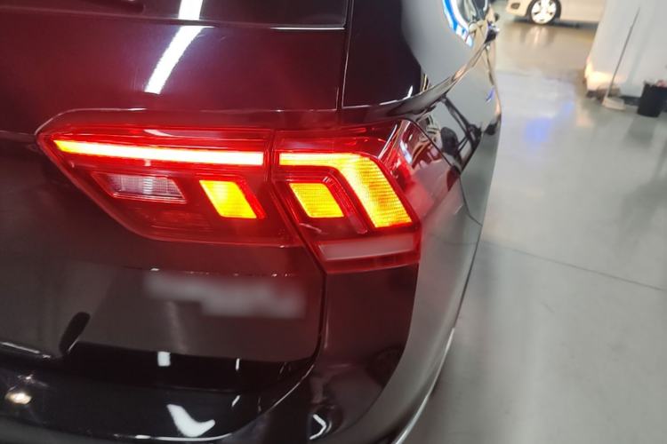 Used Volkswagen Tiguan L 2020 330TSI Automatic Two-Wheel Drive Panoramic Comfort Edition China VI Standard Right Rear Taillight
