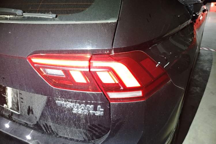 Used Volkswagen Tiguan L 2020 330TSI Automatic Two-Wheel Drive Panoramic Comfort Edition China VI Standard Right Rear Taillight