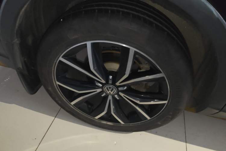 Used Volkswagen Tiguan L 2020 330TSI Automatic Two-Wheel Drive Smart Luxury Edition China VI Standard Right Rear Wheel Hub