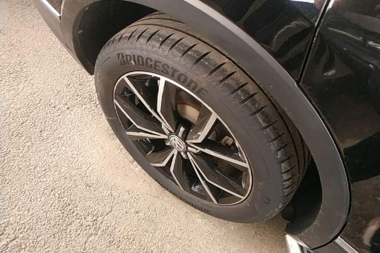 Used Volkswagen Tiguan L 2020 330TSI Automatic Two-Wheel Drive Smart Luxury Edition China VI Standard Right Rear Wheel Hub