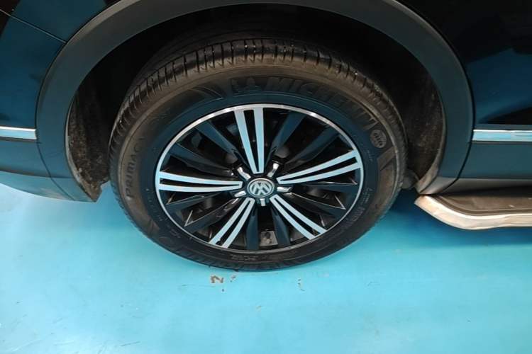 Used Volkswagen Tiguan L 2020 330TSI Automatic Two-Wheel Drive Panoramic Comfort Edition China VI Standard Right Rear Wheel Hub
