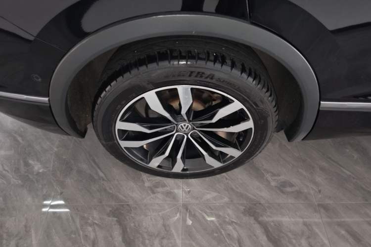 Used Volkswagen Tiguan L 2020 330TSI Automatic Two-Wheel Drive R-Line Flagship Version China VI Standard Right Rear Wheel Hub