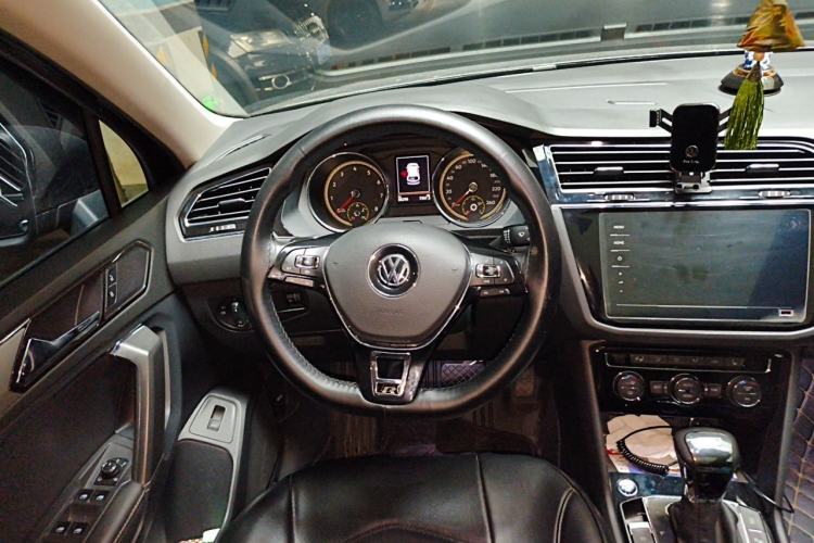 Used Volkswagen Tiguan L 2020 330TSI Automatic Two-Wheel Drive Smart Luxury Edition China VI Standard Steering Wheel