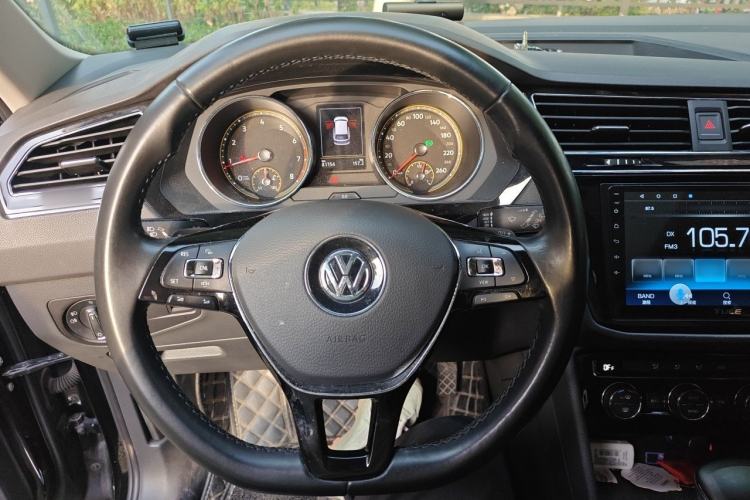 Used Volkswagen Tiguan L 2020 330TSI Automatic Two-Wheel Drive Panoramic Comfort Edition China VI Standard Steering Wheel