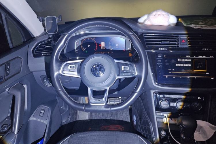 Used Volkswagen Tiguan L 2020 330TSI Automatic Two-Wheel Drive R-Line Flagship Version China VI Standard Steering Wheel