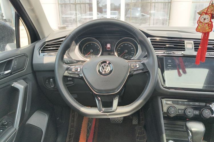 Used Volkswagen Tiguan L 2020 330TSI Automatic Two-Wheel Drive Panoramic Comfort Edition China VI Standard Steering Wheel