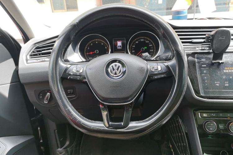 Used Volkswagen Tiguan L 2020 330TSI Automatic Two-Wheel Drive Smart Luxury Edition China VI Standard Steering Wheel