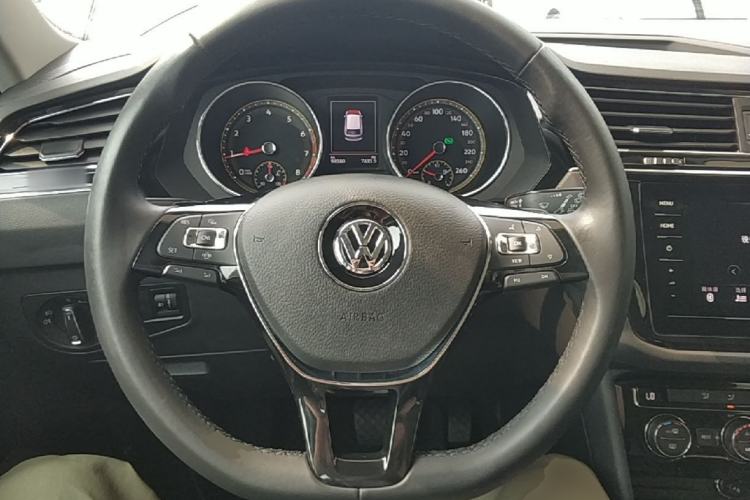 Used Volkswagen Tiguan L 2020 330TSI Automatic Two-Wheel Drive Panoramic Comfort Edition China VI Standard Steering Wheel
