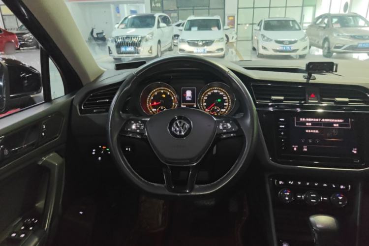 Used Volkswagen Tiguan L 2020 330TSI Automatic Two-Wheel Drive Smart Luxury Edition China VI Standard Steering Wheel