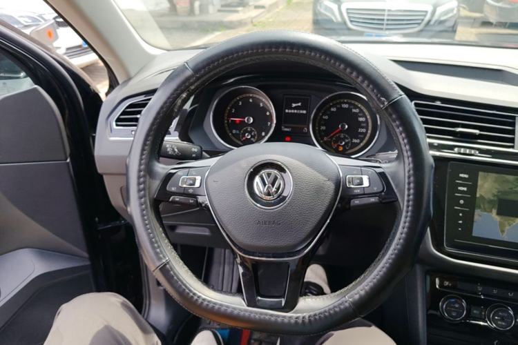 Used Volkswagen Tiguan L 2020 330TSI Automatic Two-Wheel Drive Panoramic Comfort Edition China VI Standard Steering Wheel
