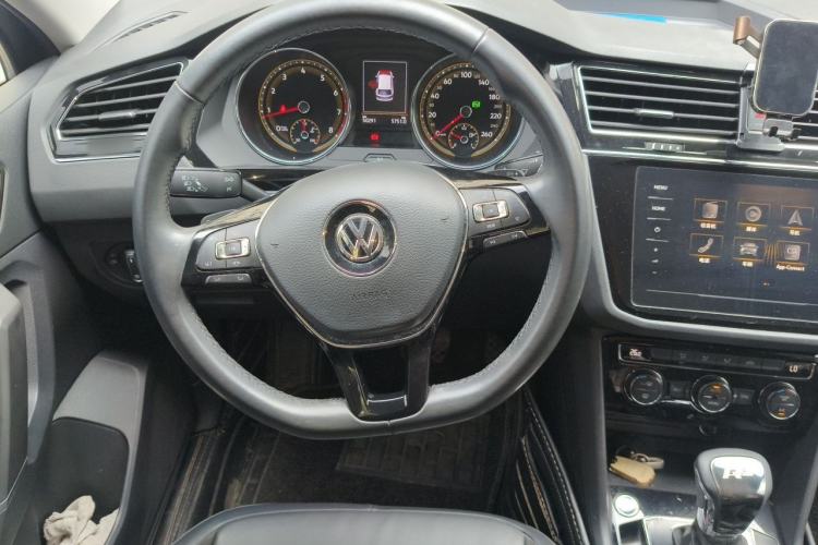 Used Volkswagen Tiguan L 2020 330TSI Automatic Two-Wheel Drive Panoramic Comfort Edition China VI Standard Steering Wheel