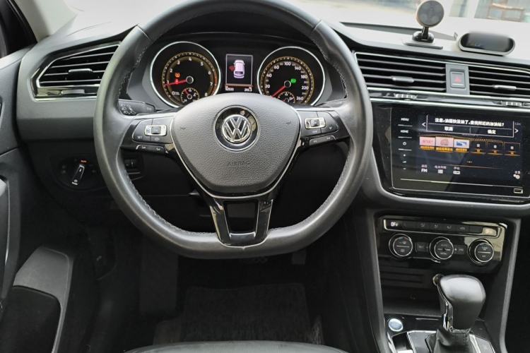 Used Volkswagen Tiguan L 2020 330TSI Automatic Two-Wheel Drive Panoramic Comfort Edition China VI Standard Steering Wheel