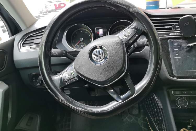 Used Volkswagen Tiguan L 2020 330TSI Automatic Two-Wheel Drive Smart Luxury Edition China VI Standard Steering Wheel