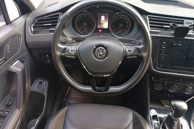Used Volkswagen Tiguan L 2020 330TSI Automatic Two-Wheel Drive Smart Luxury Edition China VI Standard Steering Wheel