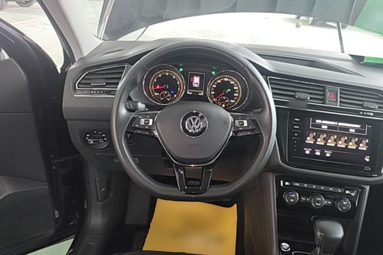 Used Volkswagen Tiguan L 2020 330TSI Automatic Two-Wheel Drive Smart Luxury Edition China VI Standard Steering Wheel