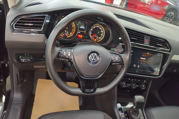 Used Volkswagen Tiguan L 2020 330TSI Automatic Two-Wheel Drive Panoramic Comfort Edition China VI Standard Steering Wheel