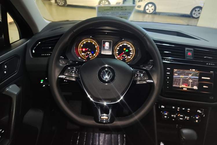 Used Volkswagen Tiguan L 2020 330TSI Automatic Two-Wheel Drive Panoramic Comfort Edition China VI Standard Steering Wheel