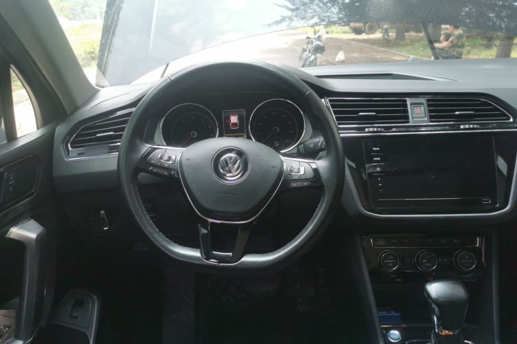 Used Volkswagen Tiguan L 2020 330TSI Automatic Two-Wheel Drive Smart Luxury Edition China VI Standard Steering Wheel