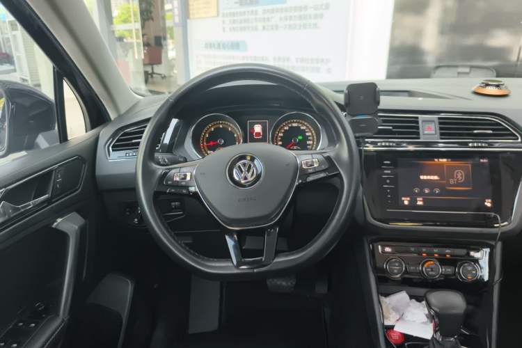 Used Volkswagen Tiguan L 2020 330TSI Automatic Two-Wheel Drive Panoramic Comfort Edition China VI Standard Steering Wheel