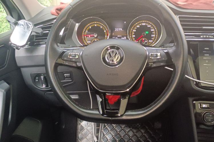 Used Volkswagen Tiguan L 2020 330TSI Automatic Two-Wheel Drive Panoramic Comfort Edition China VI Standard Steering Wheel