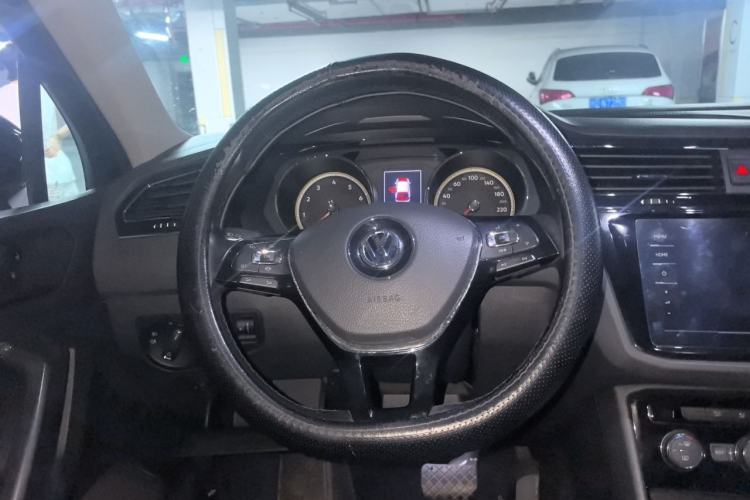 Used Volkswagen Tiguan L 2020 330TSI Automatic Two-Wheel Drive Panoramic Comfort Edition China VI Standard Steering Wheel