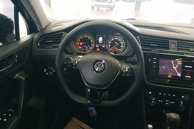 Used Volkswagen Tiguan L 2020 330TSI Automatic Two-Wheel Drive Panoramic Comfort Edition China VI Standard Steering Wheel