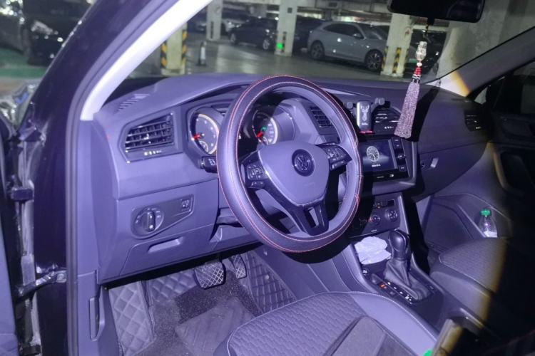 Used Volkswagen Tiguan L 2020 330TSI Automatic Two-Wheel Drive Luxury Edition China VI Standard Steering Wheel