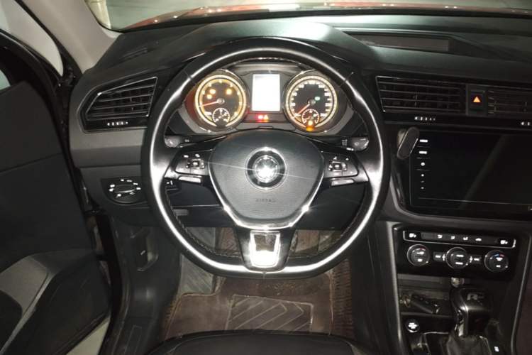 Used Volkswagen Tiguan L 2020 330TSI Automatic Two-Wheel Drive Panoramic Comfort Edition China VI Standard Steering Wheel