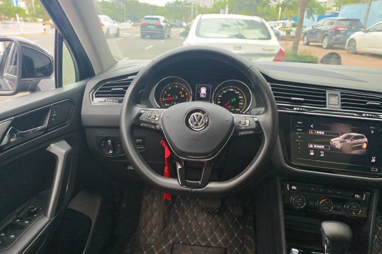 Used Volkswagen Tiguan L 2020 330TSI Automatic Two-Wheel Drive Panoramic Comfort Edition China VI Standard Steering Wheel