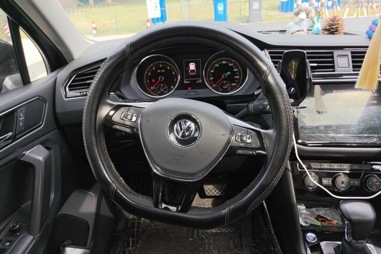 Used Volkswagen Tiguan L 2020 330TSI Automatic Two-Wheel Drive Panoramic Comfort Edition China VI Standard Steering Wheel