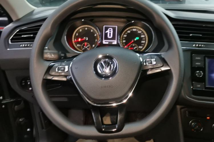 Used Volkswagen Tiguan L 2020 330TSI Automatic Two-Wheel Drive Luxury Edition China VI Standard Steering Wheel
