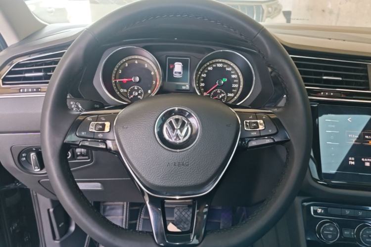 Used Volkswagen Tiguan L 2020 330TSI Automatic Two-Wheel Drive Panoramic Comfort Edition China VI Standard Steering Wheel