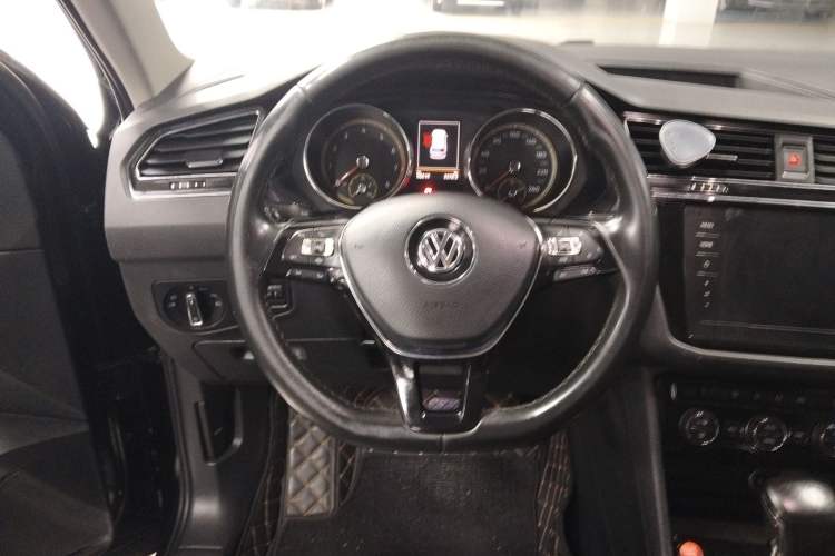Used Volkswagen Tiguan L 2020 330TSI Automatic Two-Wheel Drive Panoramic Comfort Edition China VI Standard Steering Wheel