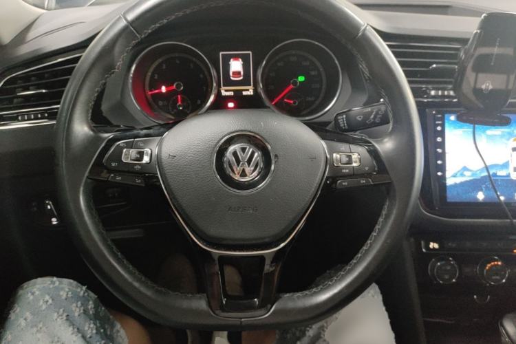 Used Volkswagen Tiguan L 2020 330TSI Automatic Two-Wheel Drive Smart Luxury Edition China VI Standard Steering Wheel