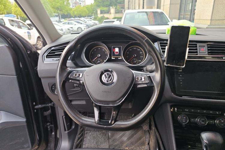 Used Volkswagen Tiguan L 2020 330TSI Automatic Two-Wheel Drive Smart Luxury Edition China VI Standard Steering Wheel