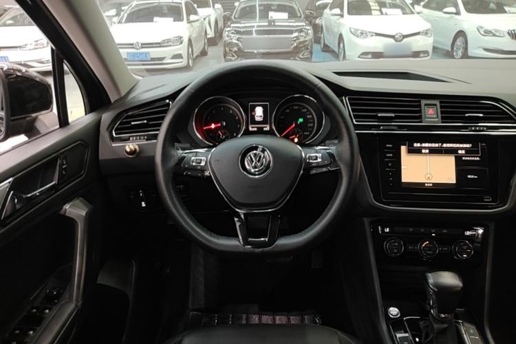 Used Volkswagen Tiguan L 2020 330TSI Automatic Two-Wheel Drive Panoramic Comfort Edition China VI Standard Steering Wheel