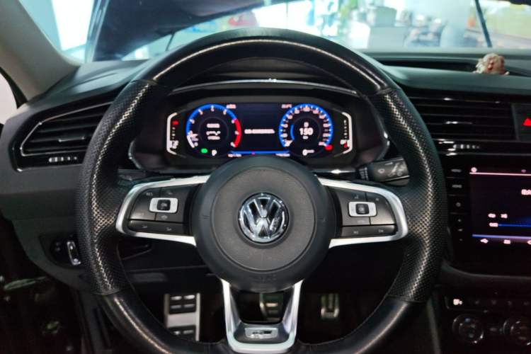 Used Volkswagen Tiguan L 2020 330TSI Automatic Two-Wheel Drive R-Line Flagship Version China VI Standard Steering Wheel
