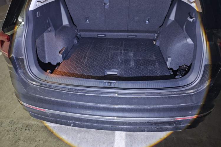 Used Volkswagen Tiguan L 2020 330TSI Automatic Two-Wheel Drive R-Line Flagship Version China VI Standard Trunk