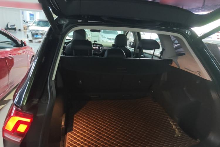 Used Volkswagen Tiguan L 2020 330TSI Automatic Two-Wheel Drive Smart Luxury Edition China VI Standard Trunk