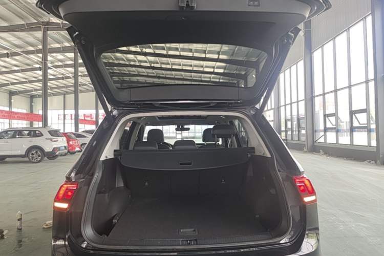 Used Volkswagen Tiguan L 2020 330TSI Automatic Two-Wheel Drive Smart Luxury Edition China VI Standard Trunk