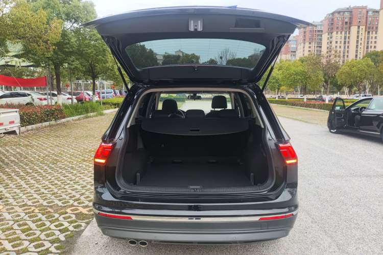 Used Volkswagen Tiguan L 2020 330TSI Automatic Two-Wheel Drive Panoramic Comfort Edition China VI Standard Trunk