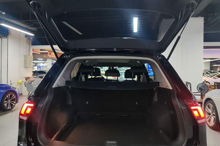 Used Volkswagen Tiguan L 2020 330TSI Automatic Two-Wheel Drive Panoramic Comfort Edition China VI Standard Trunk