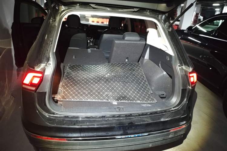 Used Volkswagen Tiguan L 2020 330TSI Automatic Two-Wheel Drive Panoramic Comfort Edition China VI Standard Trunk